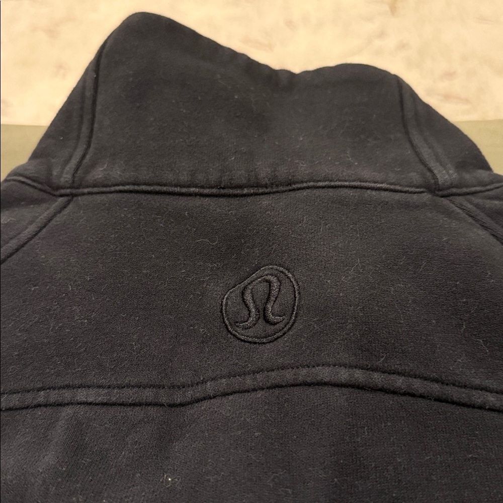 Black Lululemon cropped half-zip - Picture 4 of 4